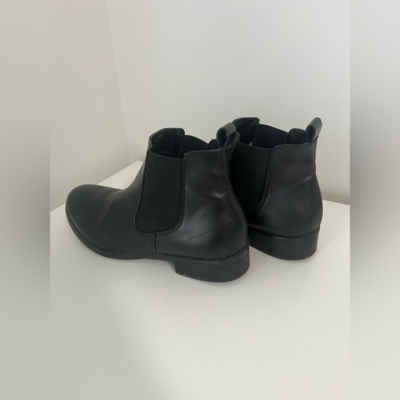 Aldo Black Ankle Boots Chelsea Low Heel Booties Fall Fashion - Picture 3 of 6